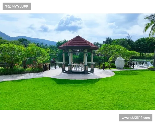 亚龙湾球场果岭草种升级改造提升雨季应对能力 亚龙湾球场果岭草种升级改造提升雨季应对能力